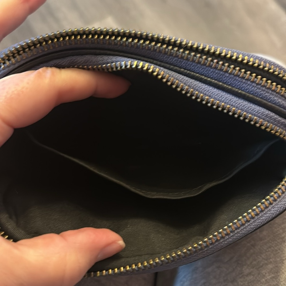 Coach Star Canyon crossbody bag. Navy and black. Blue bag with black stars. - Picture 4 of 8